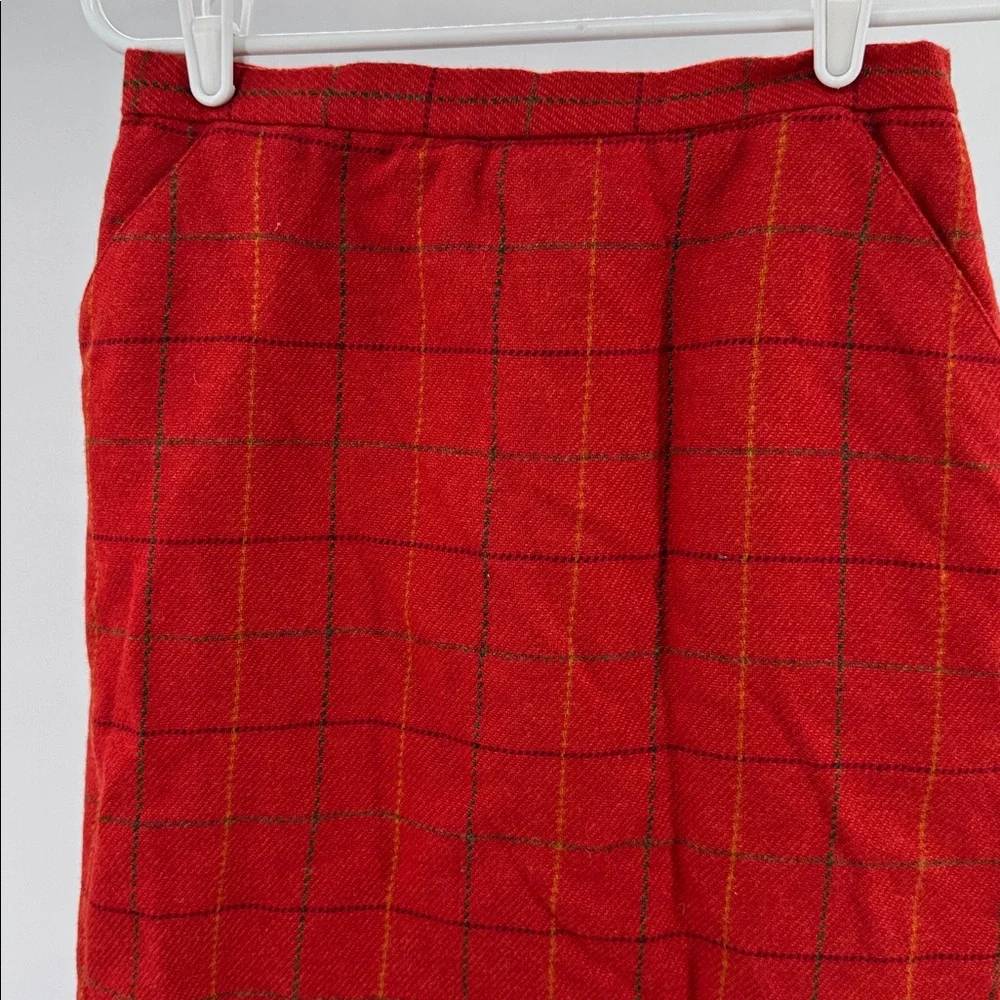 Jones New York Red Plaid Pencil Skirt 100% wool knee length professional holiday